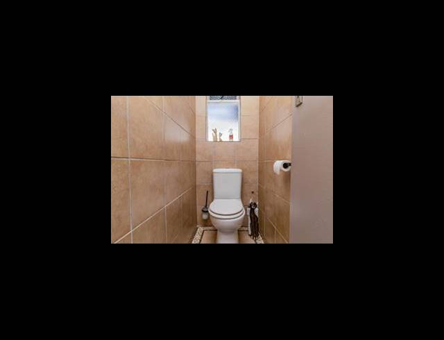 5 BEDROOM FREESTANDING FOR SALE IN GLEN MARAIS